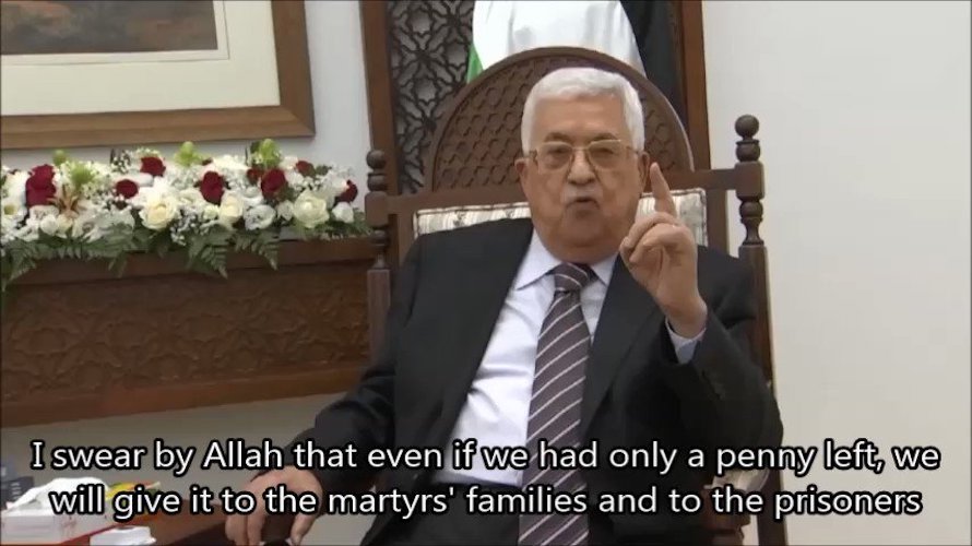Am 23. Juli 2018, bei einer Zeremonie zur Ehrung palästinensischer Terroristen, sagte der Präsident der Palästinensischen Autonomiebehörde, Mahmoud Abbas: "Wir werden die Zulagen der Familien der Märtyrer, Gefangenen und entlassenen Gefangenen weder kürzen noch zurückhalten.... wenn wir nur noch einen einzigen Cent übrig hätten, würden wir ihn für die Familien der Märtyrer und der Gefangenen ausgeben." Foto Screenshot / MEMRI