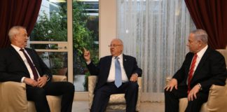 Blau-Weiss-Führer Benny Gantz (L), Präsident Reuven Rivlin (M) und Premierminister Benjamin Netanyahu (R) trafen sich am 25. September 2019 in der Präsidentenresidenz in Jerusalem. Foto Amos Ben Gershom/GPO.