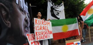 Israelis zeigen ihre Unterstützung für das kurdische Volk an einer Demonstration in Tel Aviv. Foto Gili Yaari / Flash90