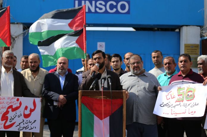Mushir al Masri vor dem UN Gebäude in Gaza. Foto Felesteen