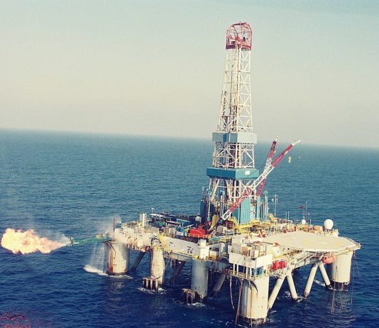Offshore Erdgasfeld Noa bei Ashkelon. FotoB y רן ארדה - אורי כפיר, CC BY-SA 3.0, https://commons.wikimedia.org/w/index.php?curid=47151133