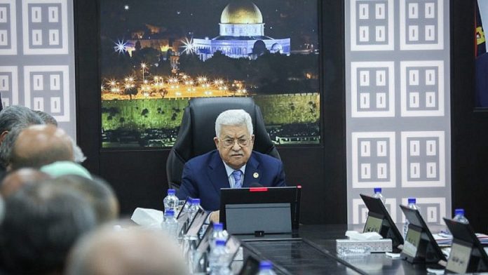 Der Vorsitzende der Palästinensischen Autonomiebehörde, Mahmoud Abbas,bei einem Treffen der palästinensischen Regierung am 29. April 2019 in Ramallah. Foto Flash90.