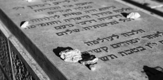 Grab auf dem Jüdischen Friedhof in Jerusalem. Foto Christopher Michel, CC BY 2.0, https://commons.wikimedia.org/w/index.php?curid=24814598