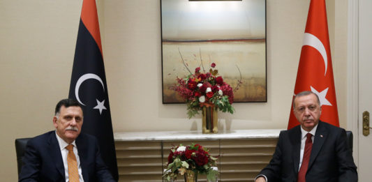 Der türkische Präsident Recep Tayyip Erdogan mit dem lybischen Premierminister Fayiz al-Sarra. Foto Website des türkischen Präsidenten.