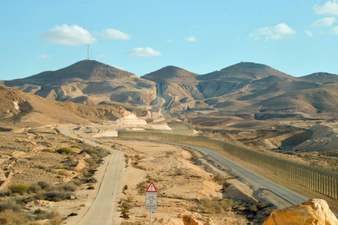 Blick auf das Grenzgebiet zwischen Israel und der ägyptischen Sinai-Halbinsel. Foto Yossi Zeliger/Flash90