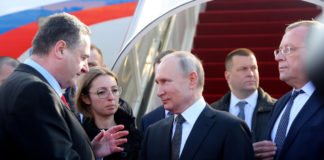 Russlands Präsident Vladimir Putin wird von Aussenminister Israel Katz empfangen. Foto GPO Israel