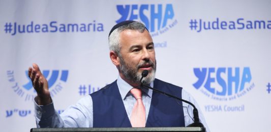 Yishai Fleisher ist der internationale Sprecher der jüdischen Gemeinde von Hebron und ein Rundfunksprecher mit einem wöchentlichen Podcast auf The Land of Israel Network. Foto Yossi May Photo, CC BY-SA 4.0, https://commons.wikimedia.org/w/index.php?curid=84553202