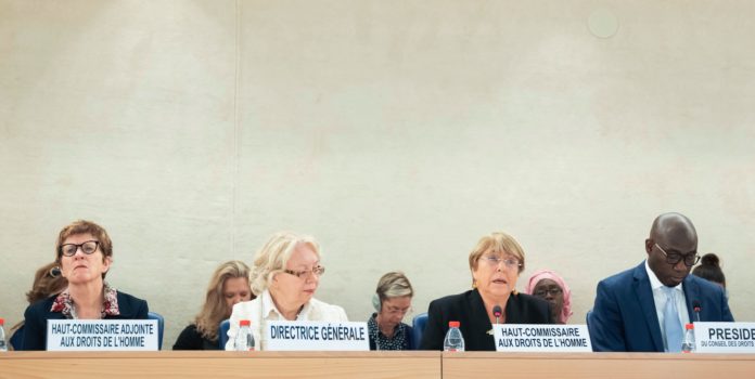 Von links nach rechts: Kate Gilmore, stellvertretende Hochkommissarin für Menschenrechte; Tatiana Valovaya, Generaldirektorin des UNO-Büros in Genf; Frau Bachelet, Hochkommissarin der Vereinten Nationen für Menschenrechte und Coly Seck, Präsident des Menschenrechtsrates. Foto UN Photo/Jean-Marc Ferré