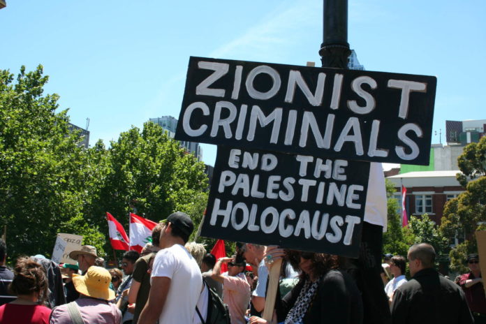 Foto Takver - originally posted to Flickr as Melbourne Gaza protest: Zionist Criminals, End the Palestine Holocaust, CC BY-SA 2.0, https://commons.wikimedia.org/w/index.php?curid=5797044