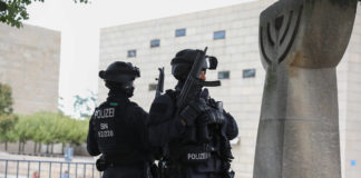 Dresden - Nach Attentat in Halle: Verstärkte Sicherheitsvorkehrungen an Dresdner Synagoge. Foto imago images / xcitepress