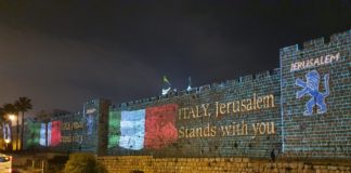 Die Mauern der Altstadt von Jerusalem wurden am Sonntagabend in den Farben der italienischen Fahne beleuchtet, als Zeichen der Solidarität mit dem italienischen Volk während der Krise wegen des Coronavirus. Foto Amichai Stein / Twitter