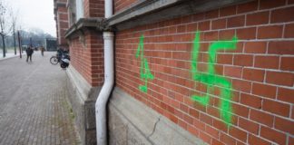 Hakenkreuze und antisemitische Graffiti auf Gebäuden in Amsterdam am 22. Februar 2019. Foto European Jewish Press