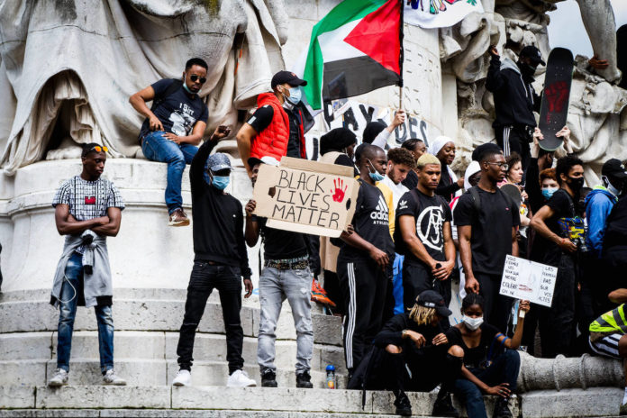 Palästinenser Fahne an der Demonstration gegen Polizeigewalt und Rassismus. Paris 13. Juni 2020. Foto Amaury Cornu / Hans Lucas / imago images