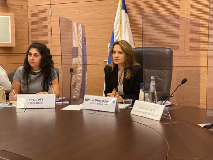 Die Vorsitzende des Knesset-Sonderausschusses für den neuartigen Coronavirus, Yifat Shasha-Biton (rechts), bei einer Sitzung am 29. Juni 2020. Foto Facebook