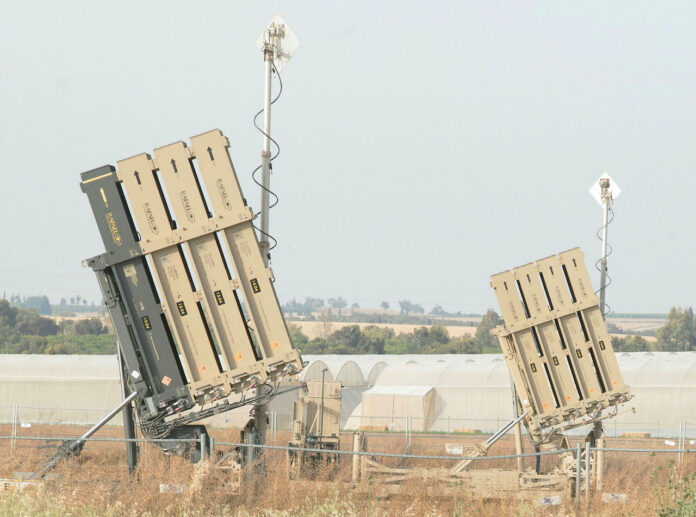 Iron-Dome-Batterien, das Verteidigungssystem gegen Kurzstreckenraketen, an der Grenze zwischen Gaza und Israel am 13. April 2018. Foto Elior Cohen/TPS