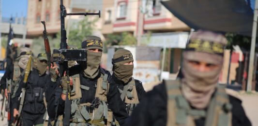 Bewaffnete Mitglieder der Al-Quds-Brigaden vom "Palästinensischen Islamischen Dschihad" an einer Parade im zentralen Gazastreifen. 3. Oktober 2019. Foto Majdi Fathi/TPS