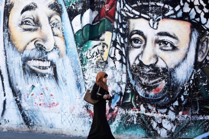 Ein Graffiti des verstorbenen palästinensischen Führers Jassir Arafat am 11. Jahrestag seines Todes, am 11. November 2015 in Gaza-Stadt. Foto imago images / ZUMA Press