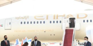 Erste offizielle Delegation der Vereinigten Arabischen Emirate besucht Israel. Foto Amos Ben-Gershom/GPO