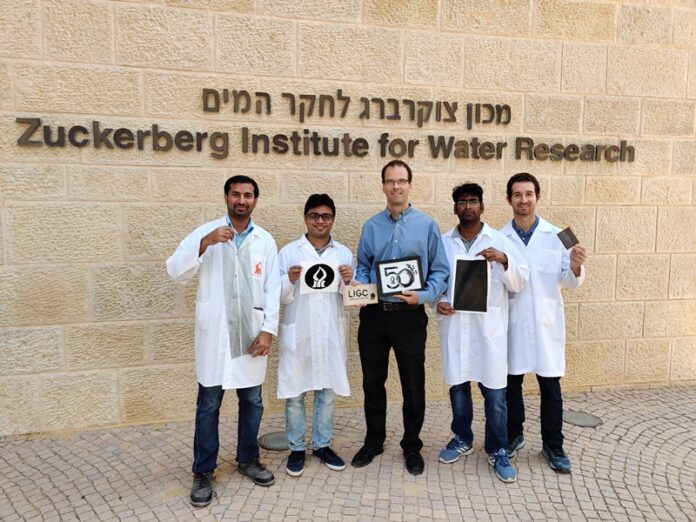 Der Wissenschaftler der Ben-Gurion-Universität Chris Arnusch (Mitte) und sein Forschungsteam. Foto Ben-Gurion University of the Negev