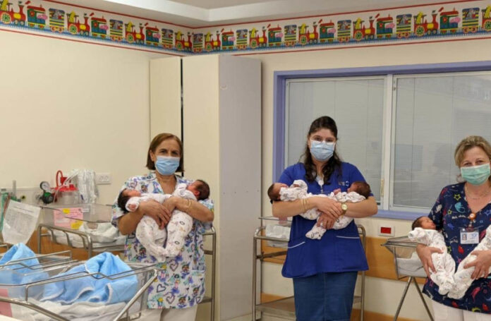 Fünf Zwillingspaare, die im Juli 2020 am selben Tag im gleichen Spital in Jerusalem geboren wurden. Foto Shaare Zedek Medical Center