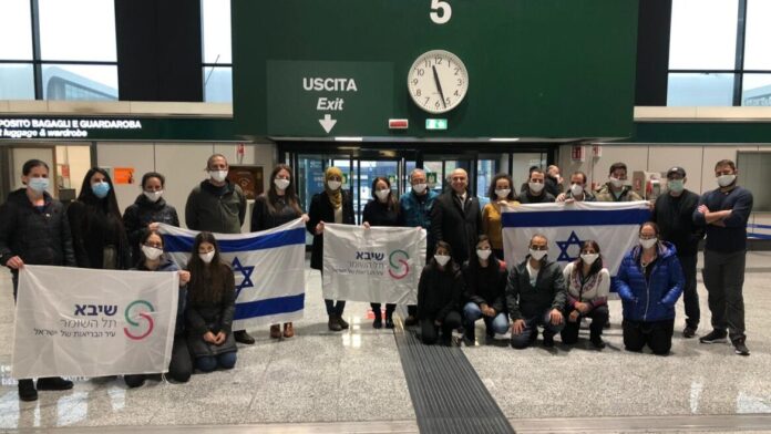 Ein Team israelischer Medizinexperten landete am 2. Dezember 2020 in Italien, um ein Krankenhaus im Piemont bei der Bewältigung des Anstiegs von COVID-19-Patienten zu unterstützen. Foto Sheba Medical Center