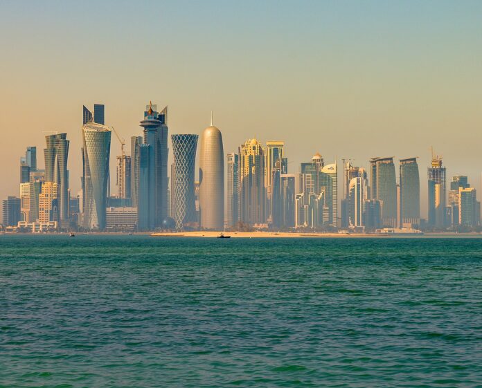 Die Skyline von Doha. Foto Francisco Anzola, CC BY 2.0, https://commons.wikimedia.org/w/index.php?curid=32181989