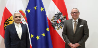 Landtagspräsident Wolfgang Stanek und der iranische Botschafter S.E. Dr. Abbas Bagherpour Ardekani. Foto Land Oberösterreich / Sabrina Liedl