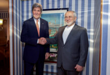 Der damalige US-Aussenminister John Kerry schüttelt die Hände mit dem iranischen Aussenminister Javad Zarif am 15. Juni 2016 in Norwegen. Foto US State Department / Public Domain
