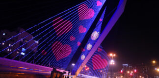 Jerusalems Kettenbrücke, die für das "Follow the Lights"-Festival in Lichter gehüllt wurde. Foto I Travel Jerusalem