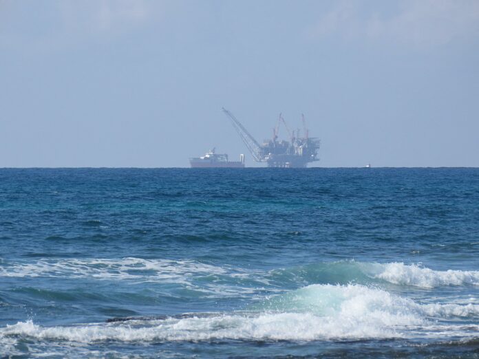Leviathan Erdgasaufbereitungsanlage an der Küste Israels. Foto Amir Ben David , CC BY-SA 4.0, https://commons.wikimedia.org/w/index.php?curid=86431120