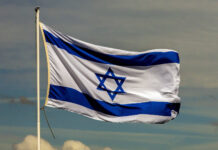 Die israelische Flagge weht im Wind an der Luftwaffen-Übung Blue Wings 2020. Foto IMAGO / Manngold
