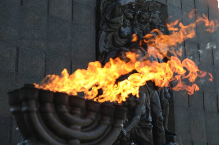 Denkmal fuer die Helden des Ghettoaufstandes in Warschau. Das Denkmal, auch Warschauer Ghetto Ehrenmal genannt, wurde am 19.04.1948 eingeweiht. Foto IMAGO / Eastnews