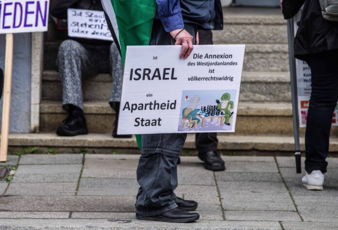 Proteste gegen Israel vor dem israelischen Generalkonsulat in München, Deutschland am 20. Mai 2020. Foto IMAGO / ZUMA Wire