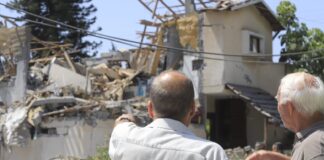 Direkteinschlag auf ein Haus in Yehud in Zentralisrael, während eines massiven Raketenangriffs aus dem Gazastreifen auf Israel. Yehud, 12. Mai 2021. Foto Eitan Elhadez-Barak/TPS