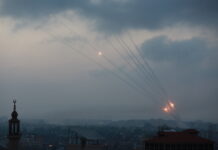 Raketen der Terrororganisationen Hamas und Islamischer Dschihad in Gaza werden auf zivile Ziele in Israel abgefeuert. Gaza, 11. Mai 2021. Foto Majdi Fathi/TPS