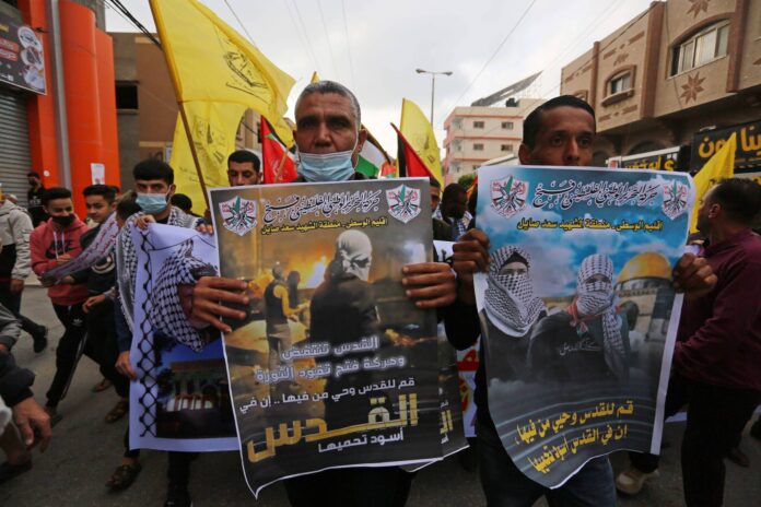 Anhänger der Fatah-Bewegung protestieren in Deir Al-Balah, im Gazastreifen am 24. April 2021. Foto IMAGO / ZUMA Wire