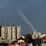 Raketen werden von Hamas aus Wohngebieten auf Israel abgefeuert. Gaza 17. Mai 2021. Foto IMAGO / NurPhoto