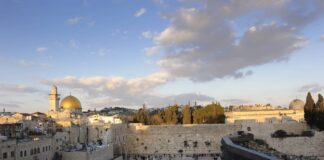 Gesamtansicht von Klagemauer und Tempelberg, Arabisches Viertel, Altstadt Jerusalem. Foto IMAGO / imagebroker
