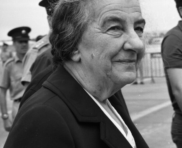 Premierministerin Golda Meir kehrte aus Rumänien zurück. 07. Mai 1972. Foto Copyright © IPPA 07689-000-18 / IPPA Staff