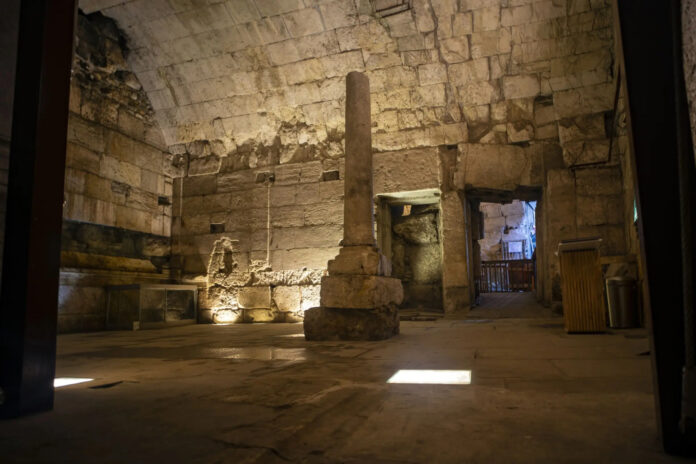 Überreste des prächtigen 2000 Jahre alten Gebäudes, das kürzlich ausgegraben wurde und als Teil der Westmauer-Tunneltour in Jerusalems Altstadt für die Öffentlichkeit zugänglich gemacht werden soll. Foto Yaniv Berman/Israel Antiquities Authority