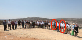 Die Vertreter der deutschen Bundesregierung Christian Clages und EU Sven Kühn von Burgsdorff in Samaria. Foto Twitter / EU and Palestinians
