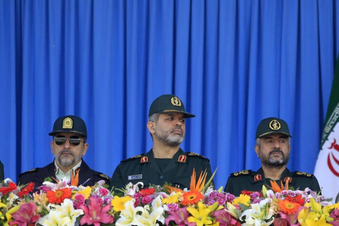 Irans neuer Innenminister Ahmad Vahidi in der Mitte. Foto IMAGO / UPI Photo