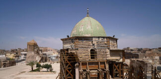 Gesamtansicht der zerstörten Al-Nuri-Moschee und des Al-Hadba-Minaretts. Die Al-Nuri-Moschee, die im Jahr 1172 erbaut wurde und zu der auch das Al-Hadba-Minarett gehört, wird derzeit von der UNESCO in ihrer alten Form wieder aufgebaut, nachdem sie im Krieg gegen ISIS (Islamischer Staat im Irak und in Syrien) zerstört wurde. Foto IMAGO / ZUMA Wire
