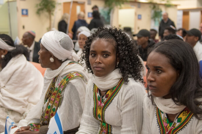 Jüdische Neueinwanderer aus Äthiopien auf dem Ben-Gurion-Flughafen. Foto Kobi Richter/TPS