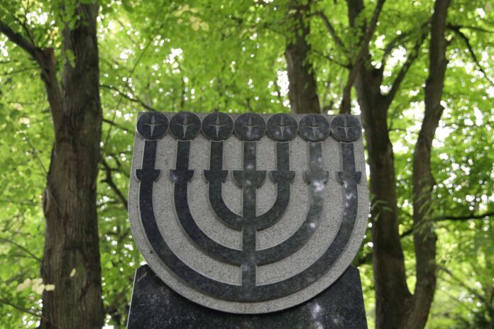 Symbolbild. Der jüdische Friedhof Am Lindenpark in Rostock. Foto IMAGO / BildFunkMV