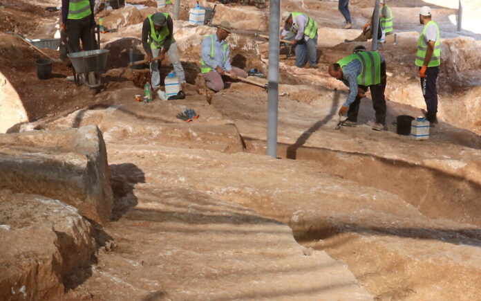 Ein rund 2'000 Jahre alter Steinbruch, der im Jerusalemer Stadtteil Har Hotzvim entdeckt wurde. Foto Shai Halevi, Israelische Antikenbehörde