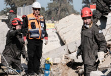 Israelische Ersthelfer üben die Folgen eines schweren Erdbebens in einem städtischen Gebiet im Rahmen der 6. Internationalen Konferenz für Notfallvorsorge und -reaktion (IPRED VI). Foto IMAGO / ZUMA Wire