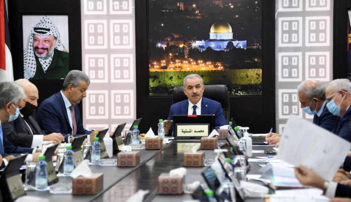 Premierminister Mohammed Schtajjeh in Ramallah am 23. August 2021. Foto IMAGO / ZUMA Wire