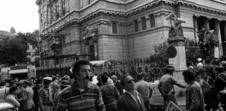 Der Anschlag vom 9. Oktober 1982 auf die Grosse Synagoge in Rom war angekündigt worden, und dennoch wurde an diesem Tag nicht nur die Wachsamkeit nicht erhöht, sondern auch der einzige diensthabende Polizeiwagen weggeschickt. Foto romaebraica.it