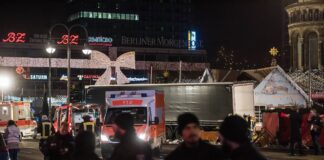 Vor fünf Jahren fuhr ein islamistischer Attentäter mit einem LKW in den Weihnachtsmarkt vor der Berliner Gedächtniskirche. Zwölf Menschen starben in dieser Nacht. Foto IMAGO / Christian Ditsch